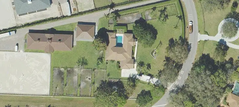 Equestrian Farm with 12-Stall Barn