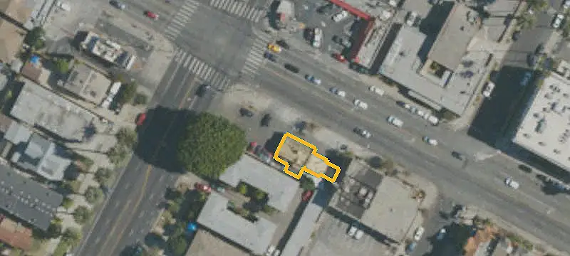 Signalized-Corner Car Wash