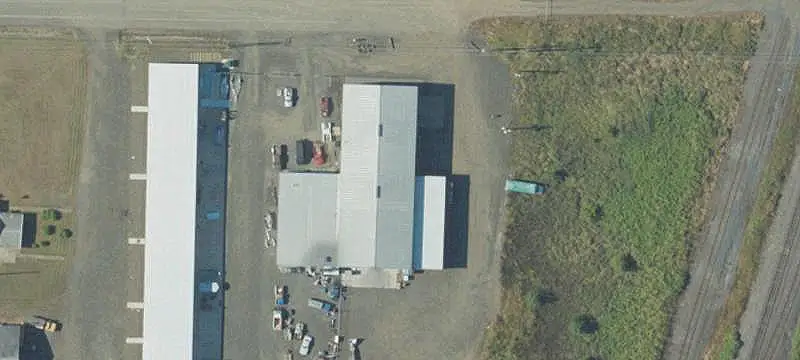 Warehouse Space with Grade-Level Bay
