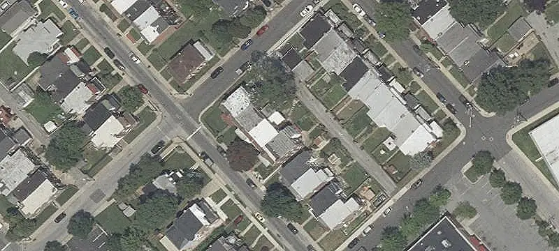 Fenced-Yard Auto Shop