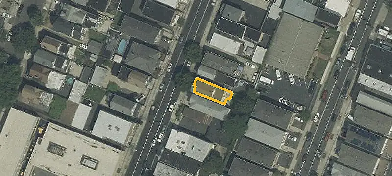 Renovated Duplex with Attic Bedroom