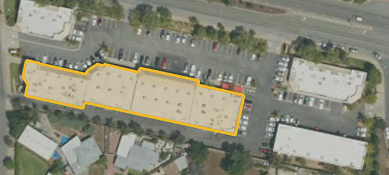 Retail Space in Shopping Plaza