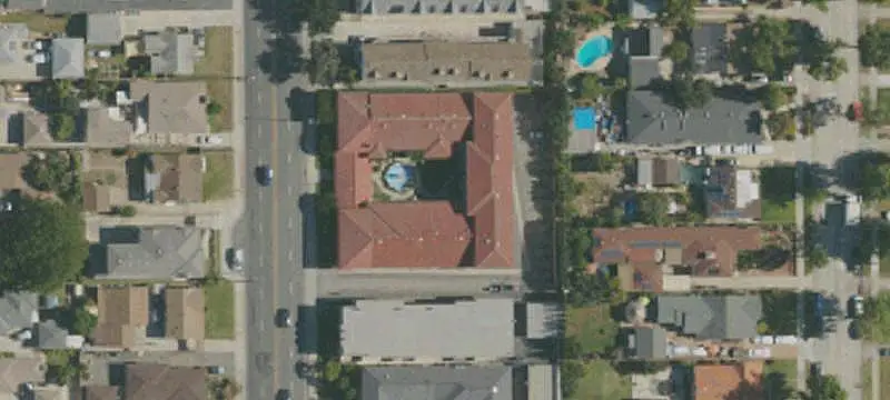 20-Unit Courtyard Apartment Building