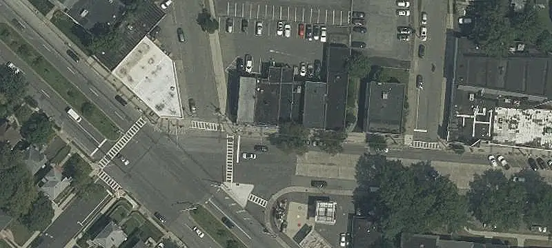 6-Unit Apartment Building with Laundry