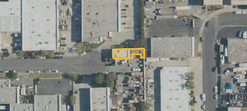 Secured Flex Building With Yard
