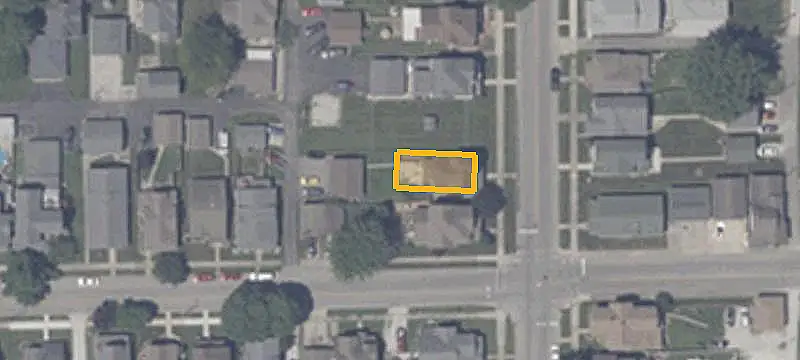 Duplex With Additional Lot