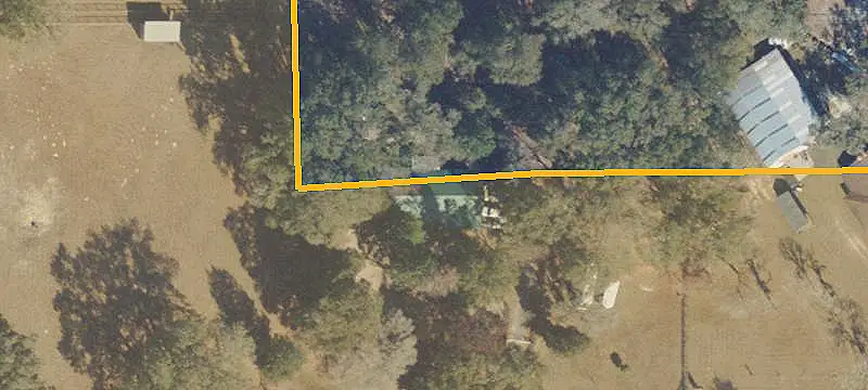 Fenced Farm Estate With Barn