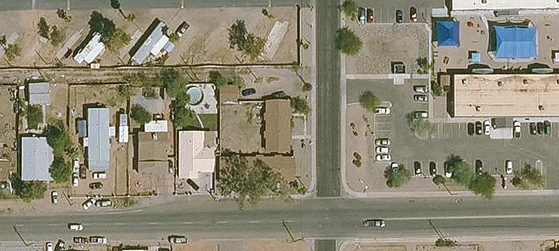 6-Unit Apartment Building