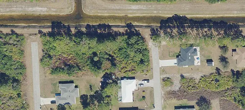 1600 Gene Ave S, Lehigh Acres, FL 33976