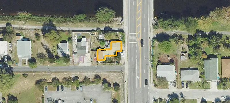 Detached Duplex With Fenced Yards