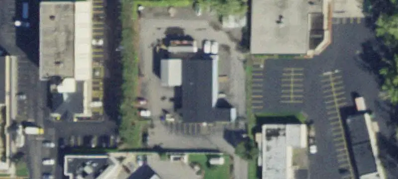 Auto Service Shop with Secured Yard