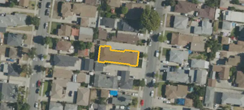 6-Unit Apartment Building