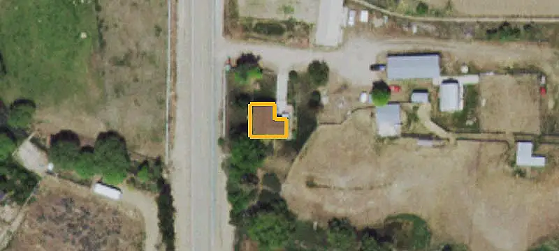 Mixed-Use Property With Shop Space