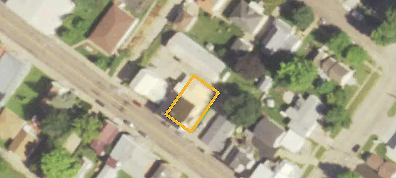 Mixed-Use Building with Apartment