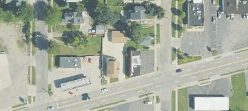 Mixed-Use Building with Upstairs Unit