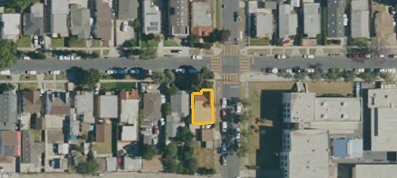 Vacant 5-Unit Apartment Building