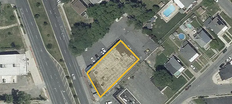 One-Story Mixed-Use Commercial Building
