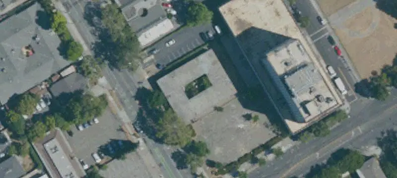 18-Unit Courtyard Apartment Building