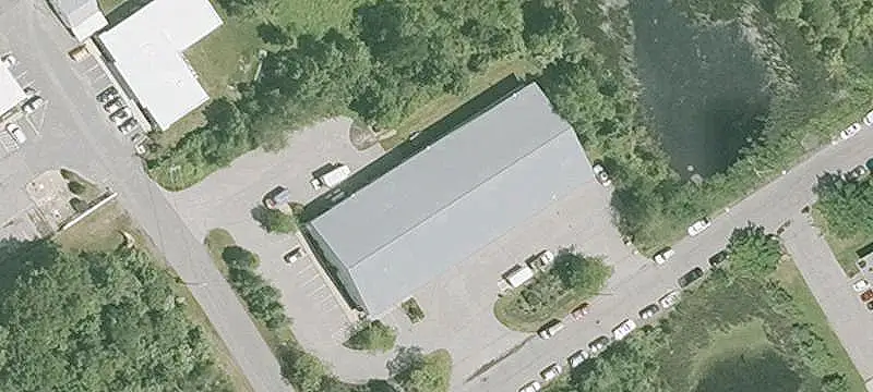 Multi-Bay Automotive Service Garage