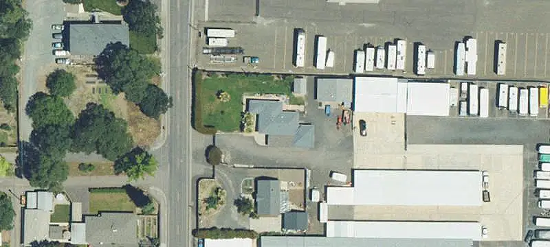 Flex Building with Roll-Up Doors
