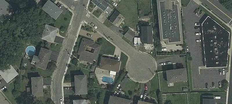 Well-Maintained Bi-Level Duplex