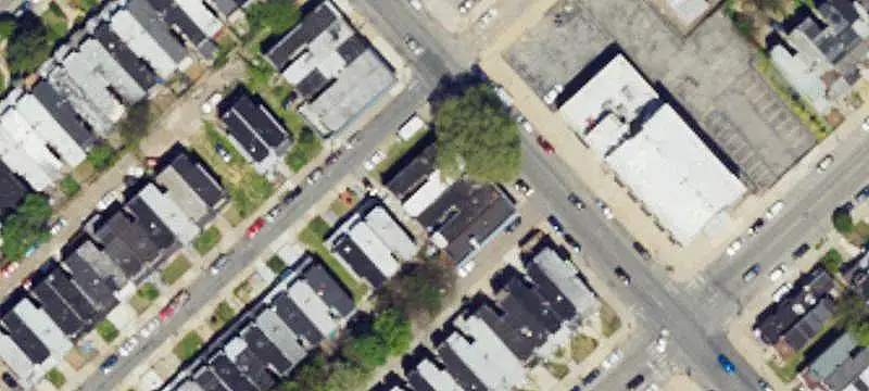 Mixed-Use Property with 3-Bedroom Apartment