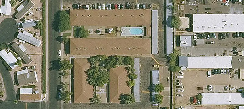 Escarlata 31 Apartment Community