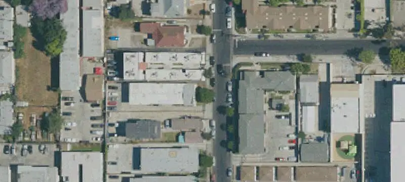 8-Unit Mid-Century Apartment Building