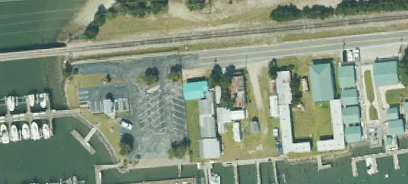 Boat Slip with Boat Lift