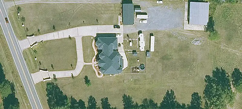 Multi-Building Auto Shop Property