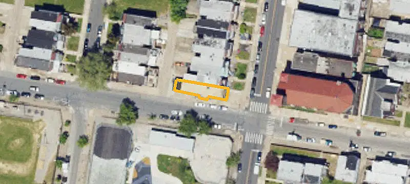 Mixed-Use Building with Garage Space