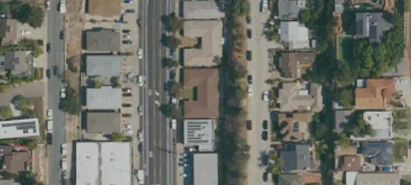 Single-Story 5-Unit Apartment Building
