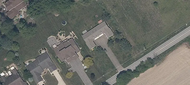 Four-Bedroom Duplex with Garages