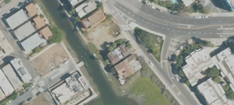 Canalfront Duplex with Rooftop Deck