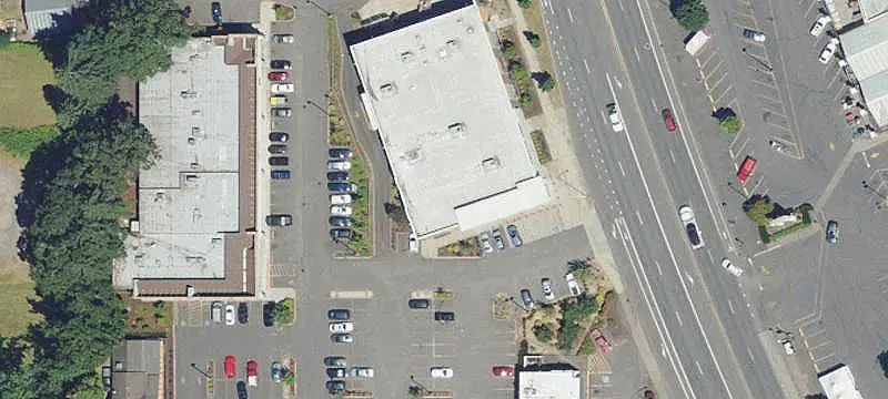 Retail Storefront with Subtenant
