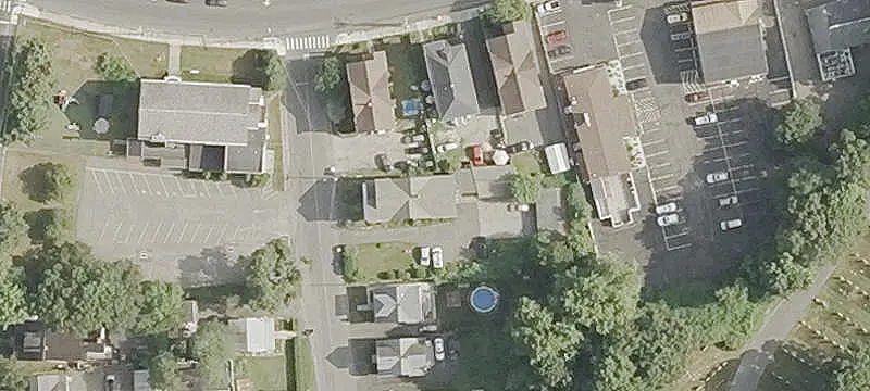 6-Unit Apartment Building