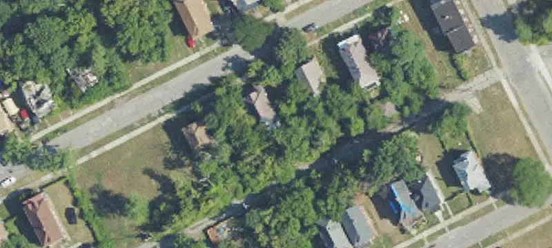 Two-Unit Duplex with Flat Layout