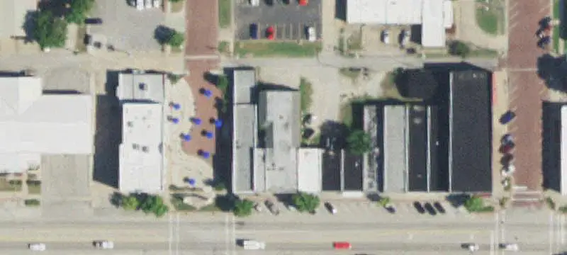 Mixed-Use Building with Upstairs Apartment