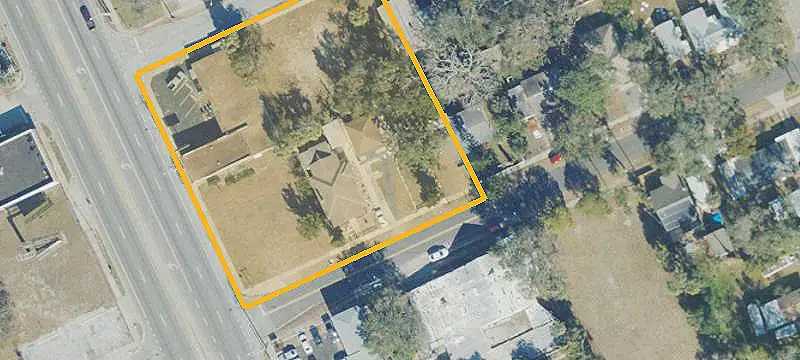 Daytona Beach Duplex with Shared Yard