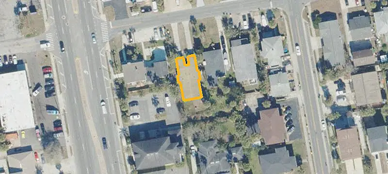 Duplex Near the Ocean