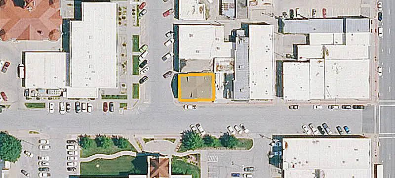 6-Unit Apartment Building