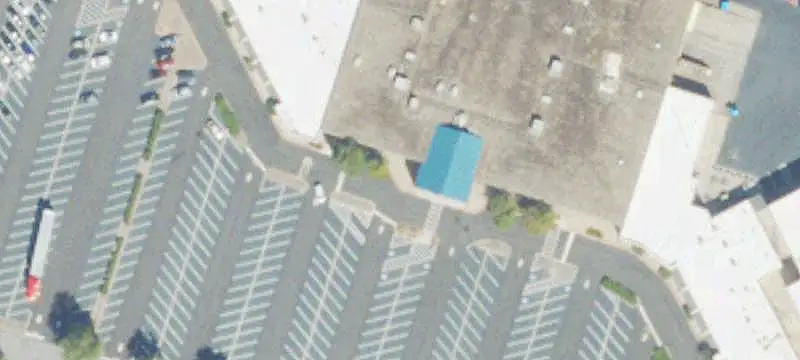 Open-Layout Retail Building