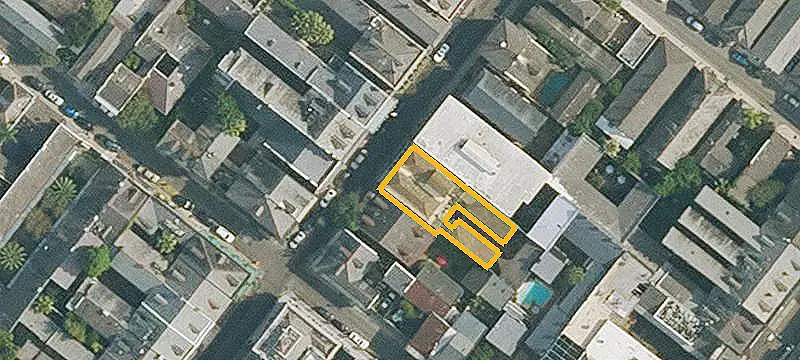 Historic Courtyard Apartment Building