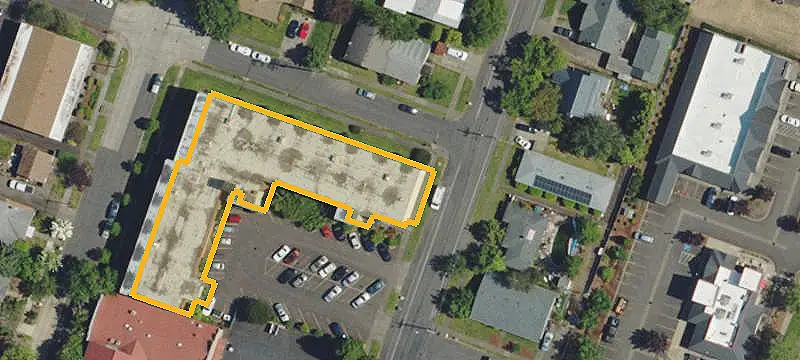 39-Unit Apartment Building Near University