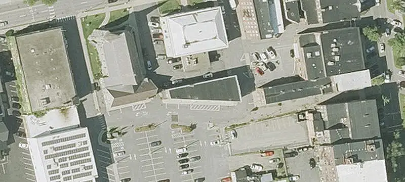 Mixed-Use Retail and Office Building