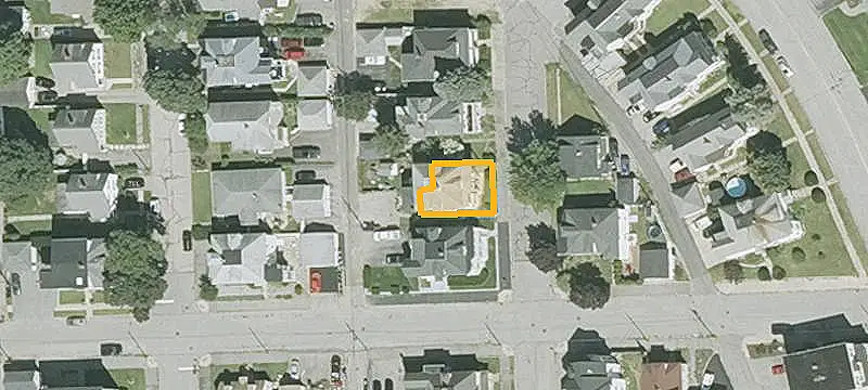 Georgian-Style Duplex with Private Parking