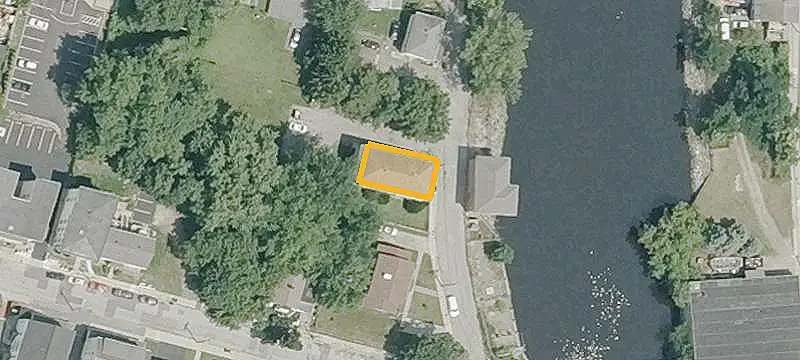 6-Unit Apartment Building