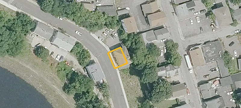 6-Unit Apartment Building