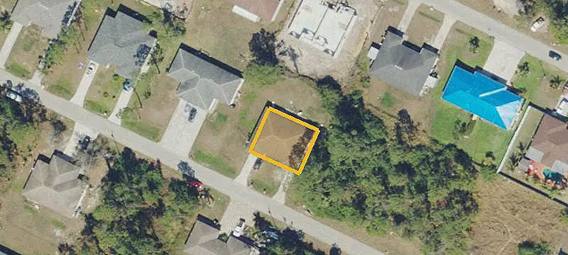 Duplex Near Shopping Plaza