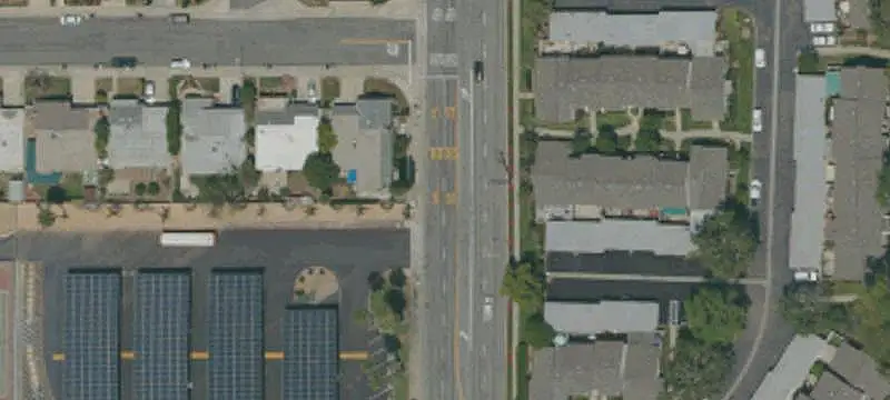 Multi-Tenant Warehouse with Grade Door